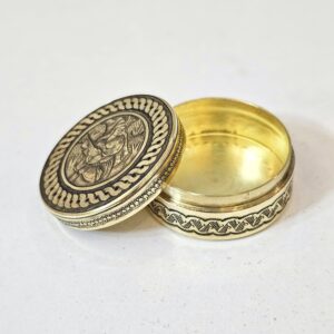 جعبه جواهرات نگارستان نیلی مدل قلمزنی برنجی سایز 2